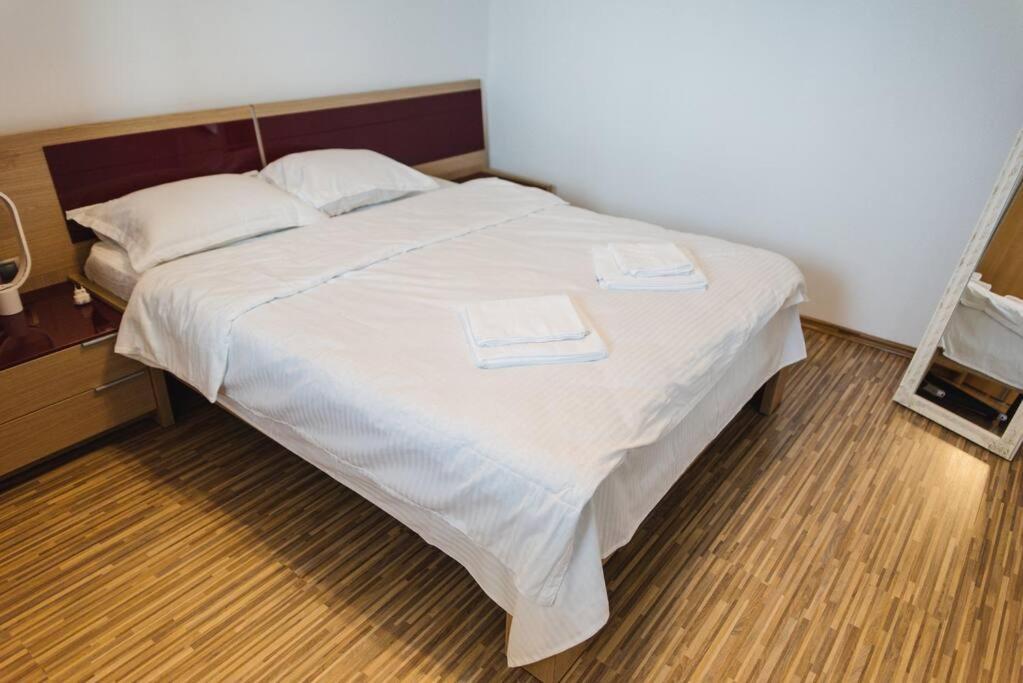 2 Bedroom Apt Park Belvedere Сібіу Екстер'єр фото